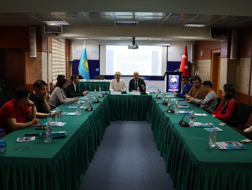 Yazar, Divan Edebiyatı Araştırmacısı ve Cumhurbaşkanlığı Kültür ve Sanat Politikaları Kurulu Başkanı Prof. Dr. İskender Pala, Almatı programı çerçevesinde Avrasya Araştırma Enstitüsü’nü ziyaret ederek Enstitü personeli ile bir söyleşi gerçekleştirdi