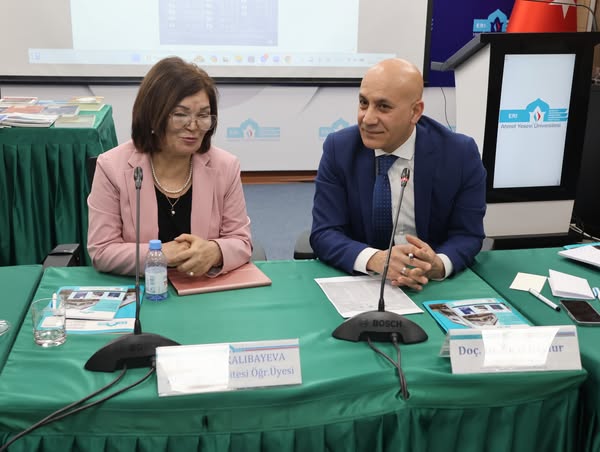 Abay Kazak Milli Pedagoji Üniversitesi öğretim üyesi Prof. Dr. Kalamkas Kalıbayeva, Enstitümüzde “Kazak Yazı Tarihinin Güncel Meseleleri” adlı bir seminer verdi.